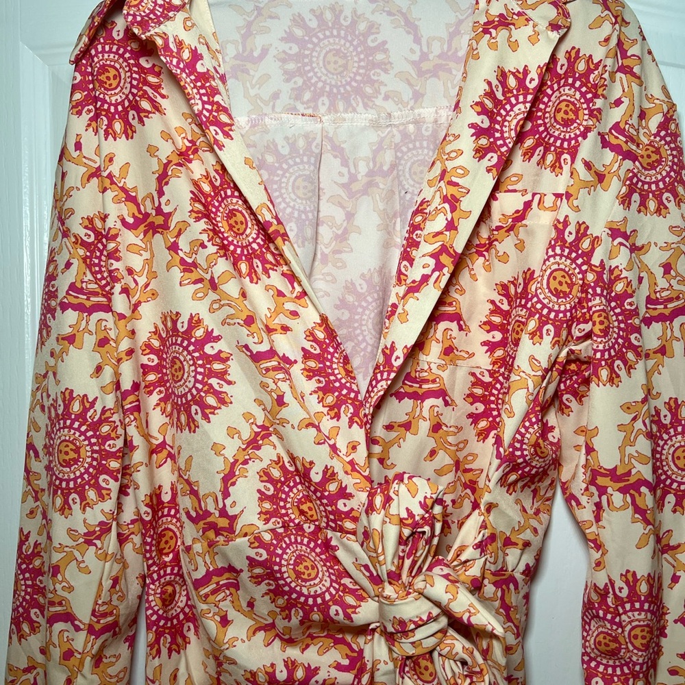 Pattern Wrap Dress - Picture 2 of 4